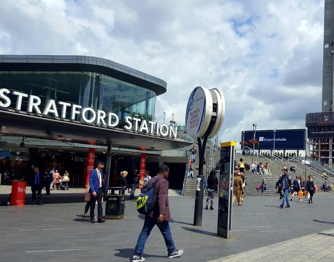 The Heart Of Stratford..! 호텔 런던 외부 사진